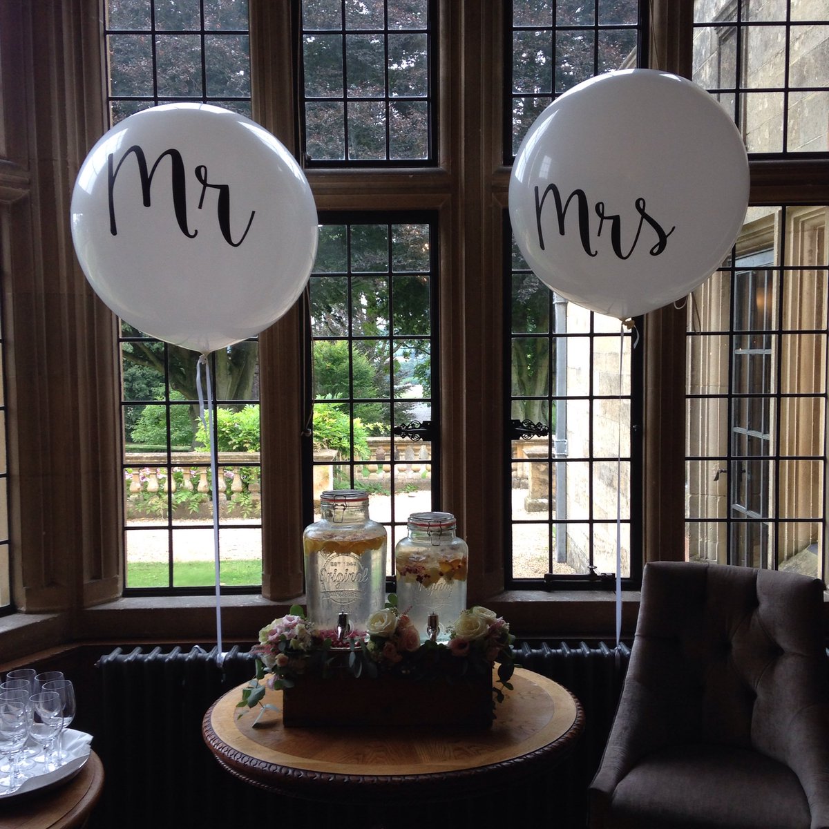 weddinghelperuk's tweet photo. Love these Mr &amp; Mrs balloons from @3BubblegumGirls either side of the refreshment drinks at @Coombe_Lodge 💕 https://t.co/7I34Dx4WUJ