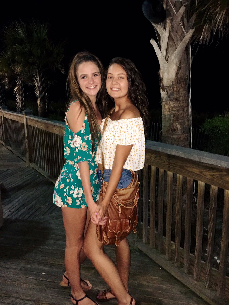 Happy birthday to one very sweet girl! I'm so thankful to have you in my life, love you forever Jess 💕