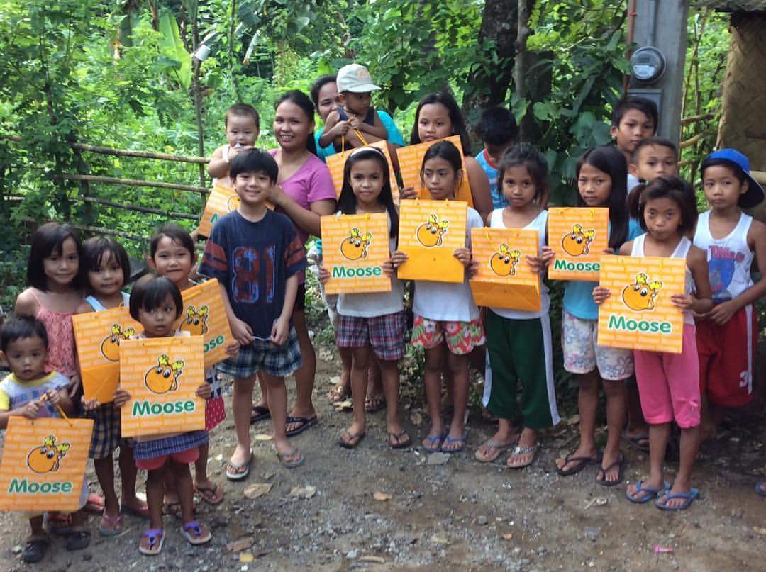 itsmemarcomasa's tweet photo. Maraming maraming salamat po ulit MOOSEGEAR, masaya po ang mga bata dito sa Tanay😀 https://t.co/ZLZrXyvpO2