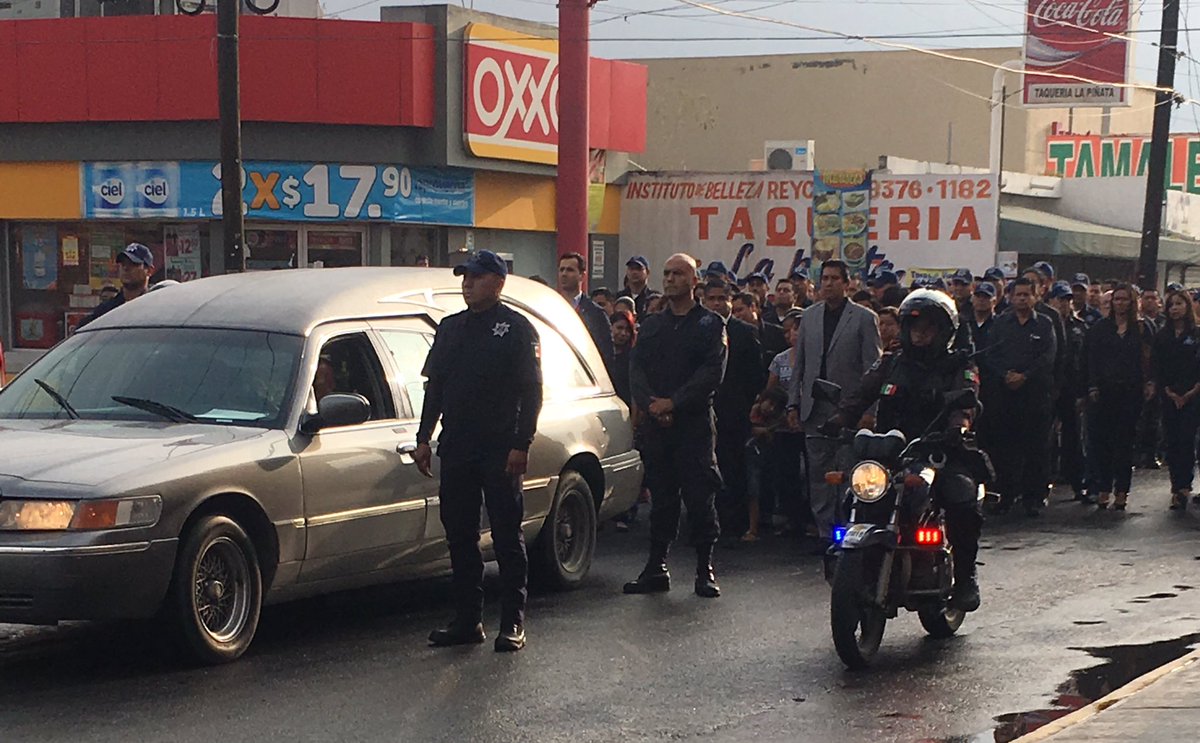 Homenaje realizado al oficial caído Gustavo Hernández Dolores.