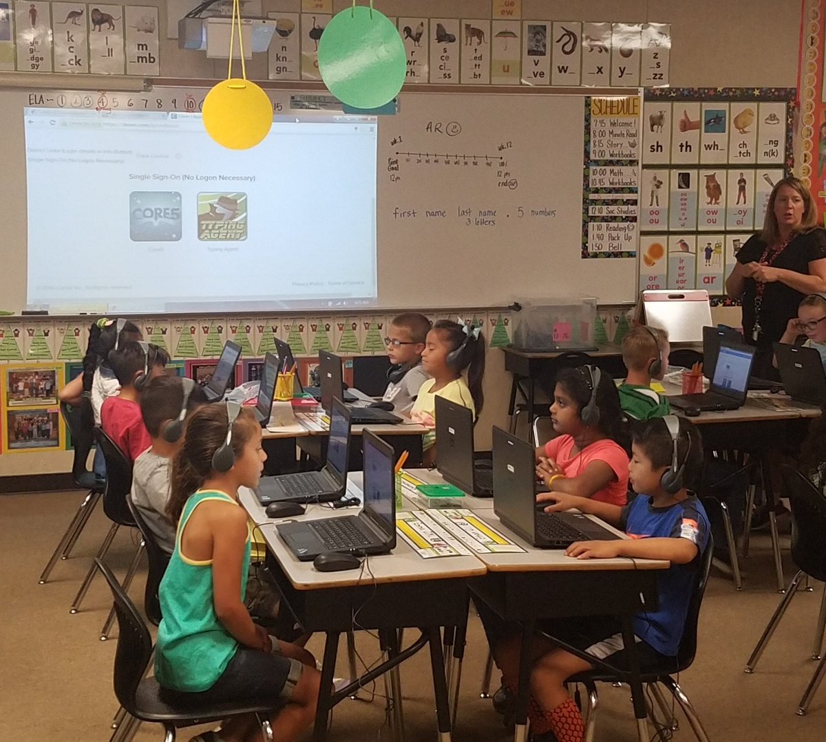 nicolehowes1's tweet image. Ready to start CORE5! #theycandoit #rusdinstructionaltech @JudsonandBrown