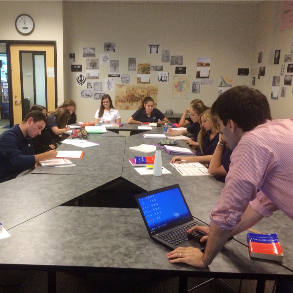 DaveOstroff's tweet photo. Advanced English III - "What's your central claim?" #SalingerNineStories #EmeryLearns https://t.co/nDMgAY34ii