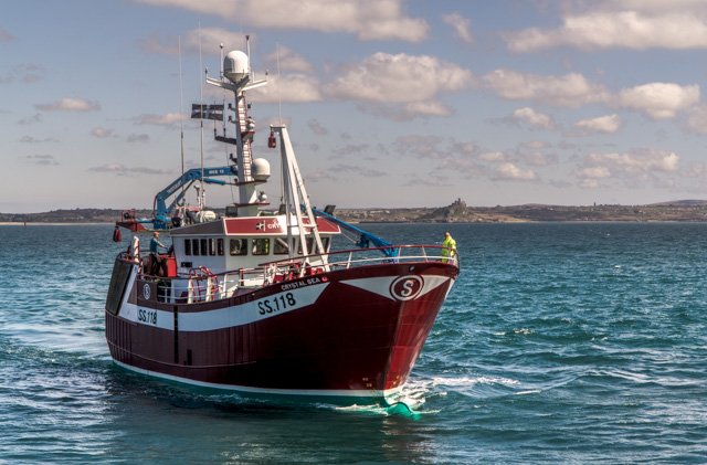 EDFOceans's tweet photo. Fishermen lead the way in discarding old habits via @ELindebo #LO https://t.co/VR7xFvplCo https://t.co/Jfo706vR4F