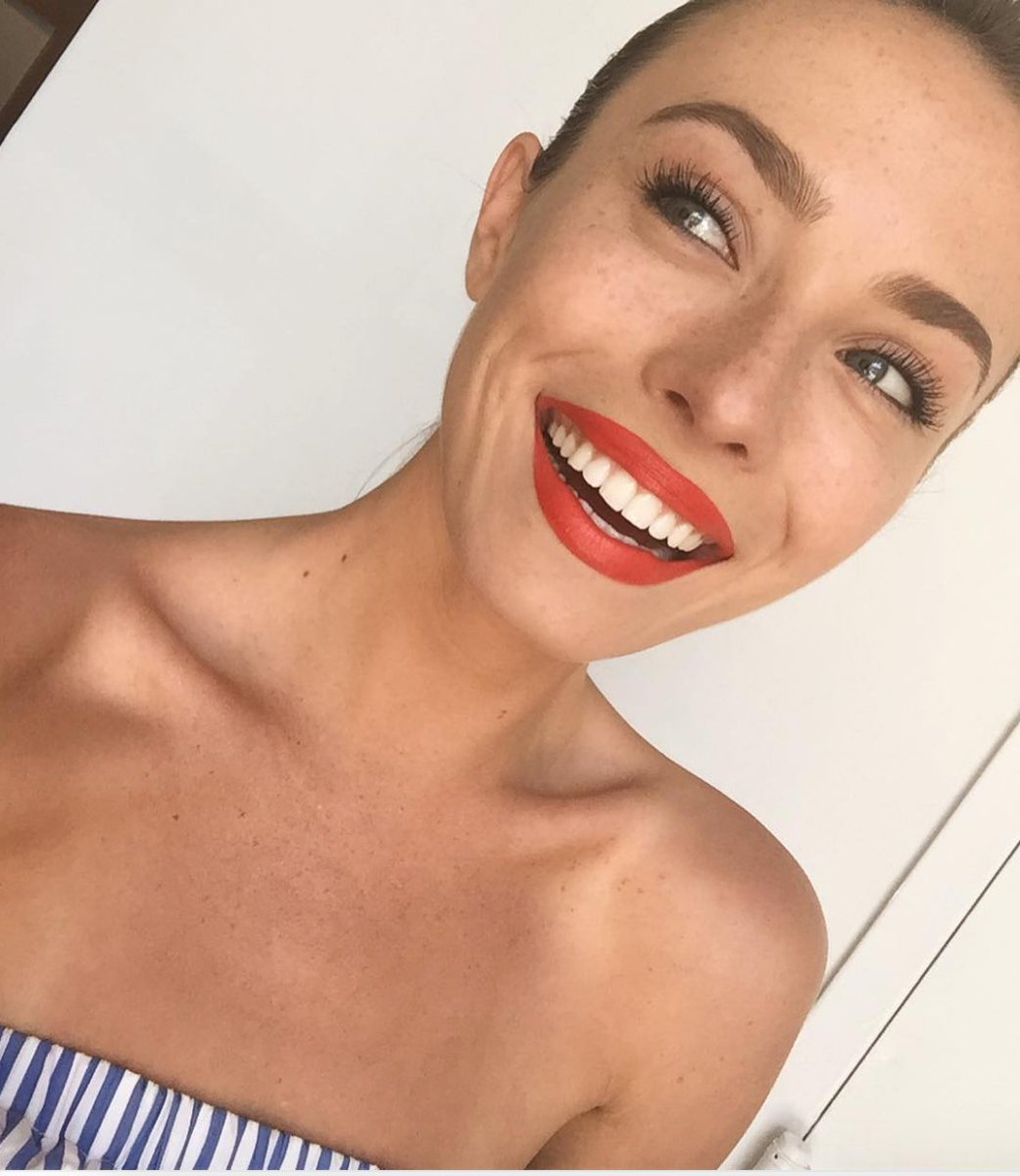 RootStudios's tweet photo. Kicking off the fresh week with a smile. #ROOTselfie by @melaniefriedel. https://t.co/ziTZlAZQHX