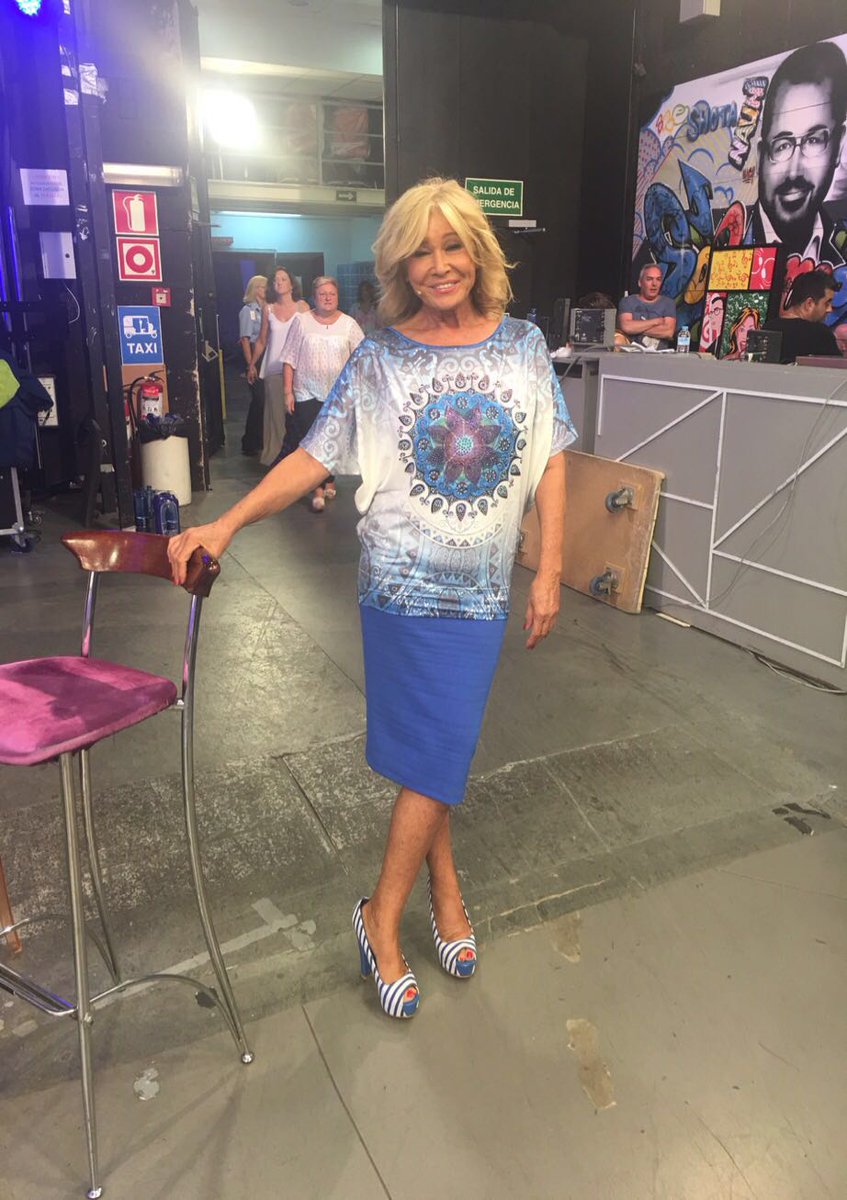 Hoy en <a href="/salvameoficial/">Sálvame Oficial</a> con camisa Takezo y falda <a href="/carmela_rosso/">Carmela Rosso</a> <a href="/milaximenez/">Mila Ximénez</a> brillante,espero que os guste l