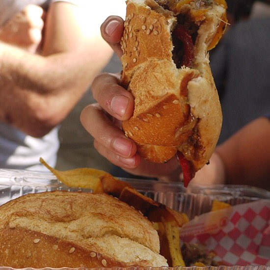 BAGUI NACHO • arrachera, guacamole, frijoles, totopos, queso y pico de gallo 🚚 #foodtruck #arrachera #CDMX