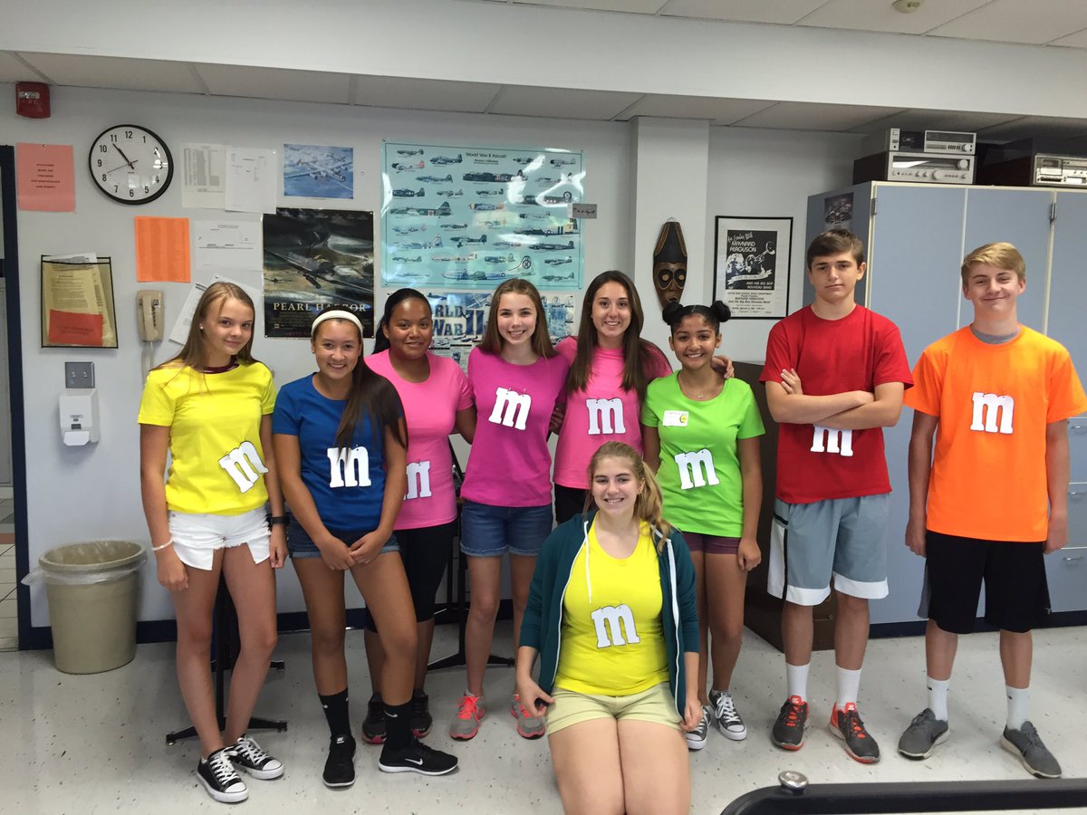 Link Crew Costumes