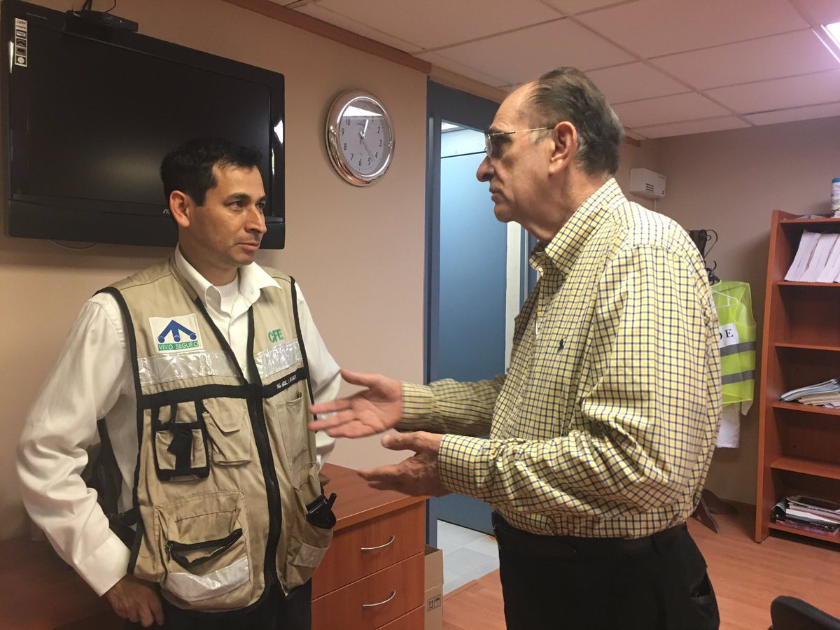 HospitalHAEV's tweet photo. Se restablece la energía eléctrica en en el HAEV, agradecemos al personal de @CFE_Ote @CFEmx  su pronta atención. https://t.co/PUih8nLmpB