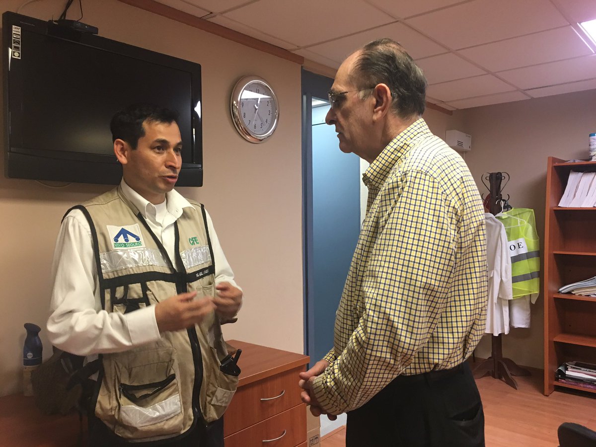 HospitalHAEV's tweet photo. Se restablece la energía eléctrica en en el HAEV, agradecemos al personal de @CFE_Ote @CFEmx  su pronta atención. https://t.co/PUih8nLmpB