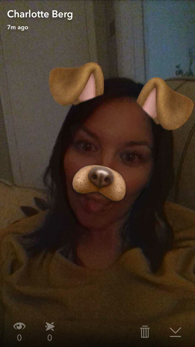 CharlotteBerg91's tweet photo. Snapchat filters 101 #learning #feelingold #notwithit 👵 https://t.co/aDYfBfa843