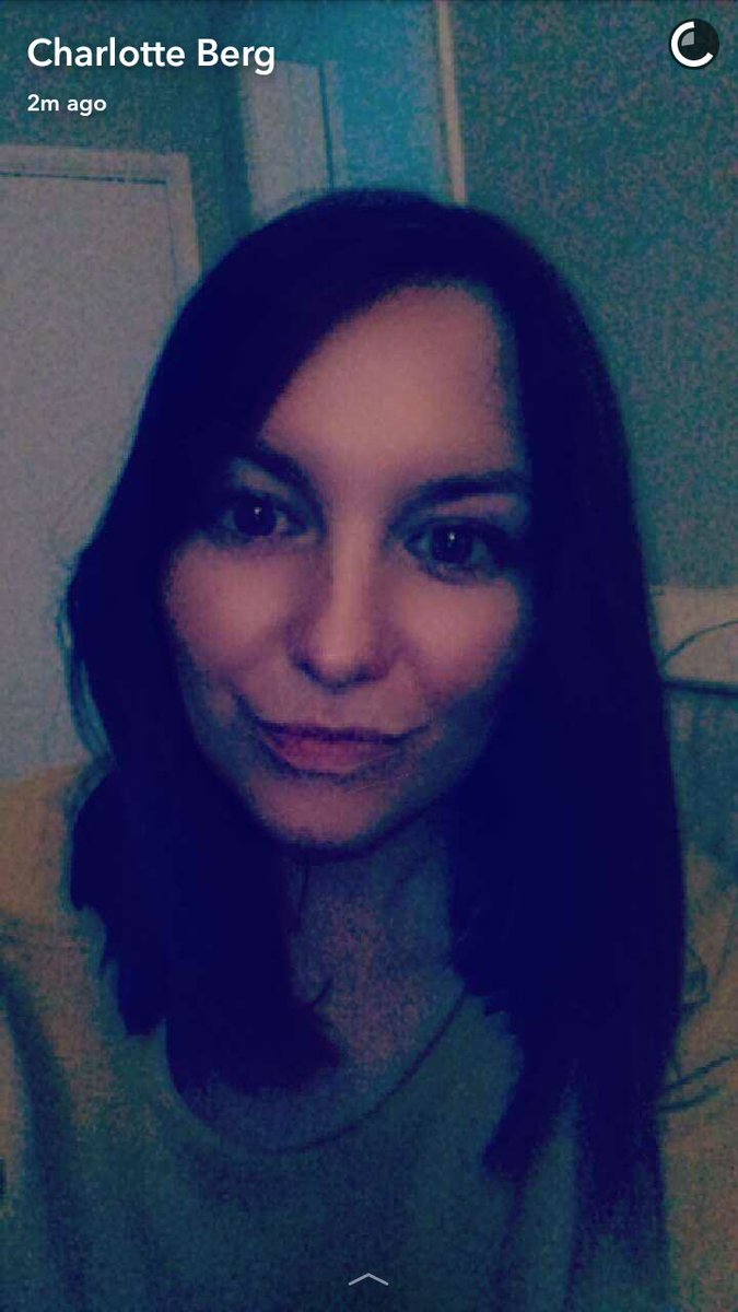 CharlotteBerg91's tweet photo. Snapchat filters 101 #learning #feelingold #notwithit 👵 https://t.co/aDYfBfa843
