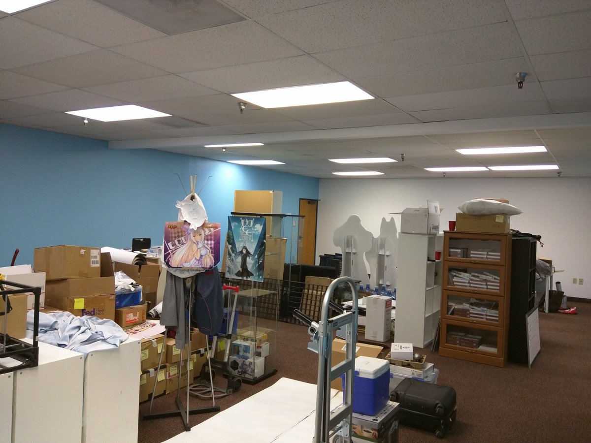 sekaiproject's tweet photo. Our office is now painted.... But we still don't have internet.... https://t.co/b9pRTUCqrC