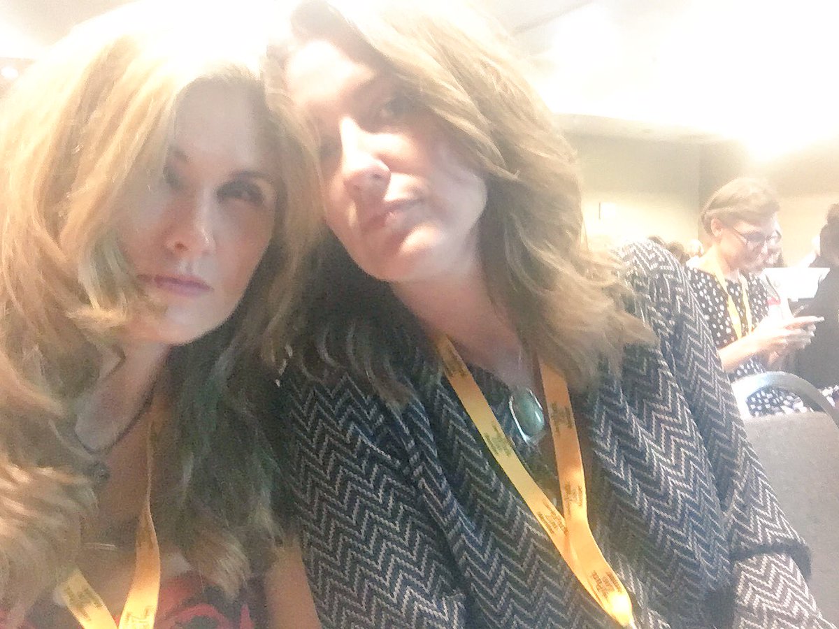 natalia13reagan's tweet photo. Two intense primates about to talk #talkingprimates16 @IPS_2016 #scicomm #pricomm @JNRutherford https://t.co/TztvaX8Vmk