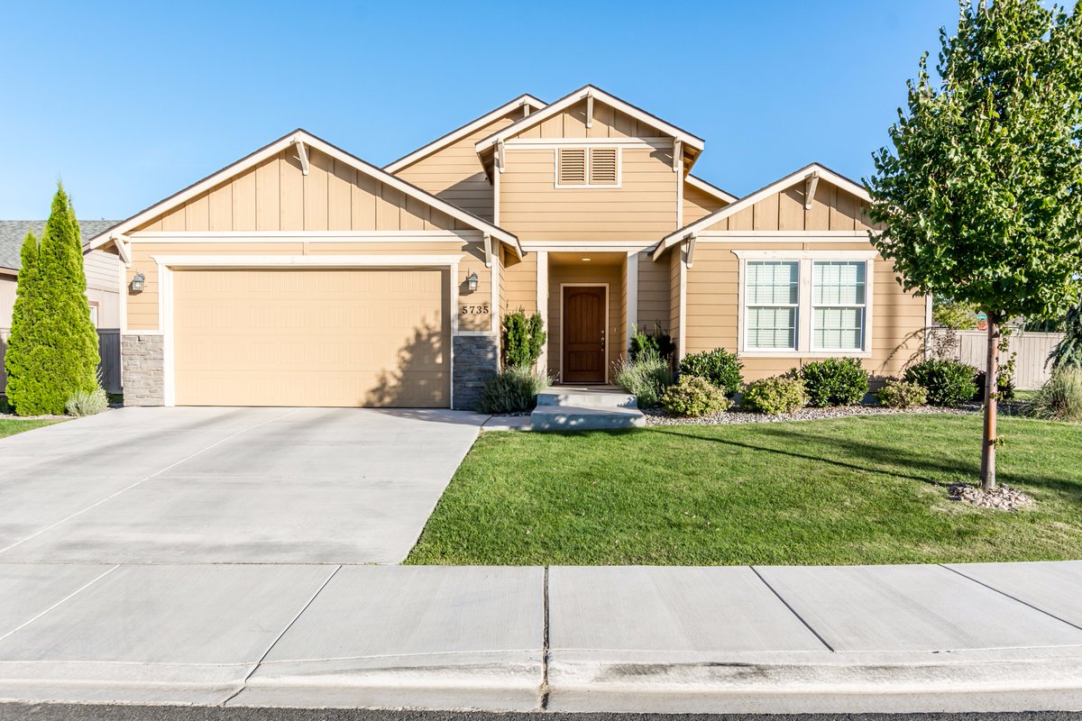DallasGreenTeam's tweet photo. NEW LISTING!! 3 bedroom, 2 bathoom rambler! https://t.co/LrKbtGo7Tk MLS#216276 #REMAXprofessionals #dallasgreenteam https://t.co/XJrt6SdcLU