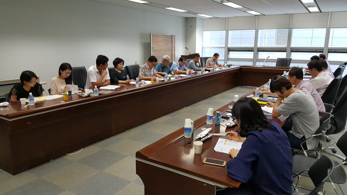 #성남시  제 4회 경기정원박람회 공원녹지정책자문단 회의가  23일  07시 30분 부터 제40회차 회의가 푸른도시사업소 회의실에서 진행중에 있습니다.