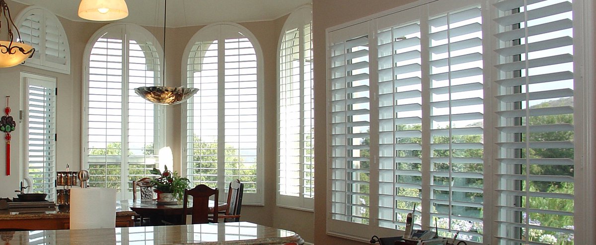 HomeAdvisor's tweet photo. Exterior window shutters: Perfectly practical, or just plain pretty? https://t.co/ITrWpPkIV2 #decorating https://t.co/tpgtI6jO0b