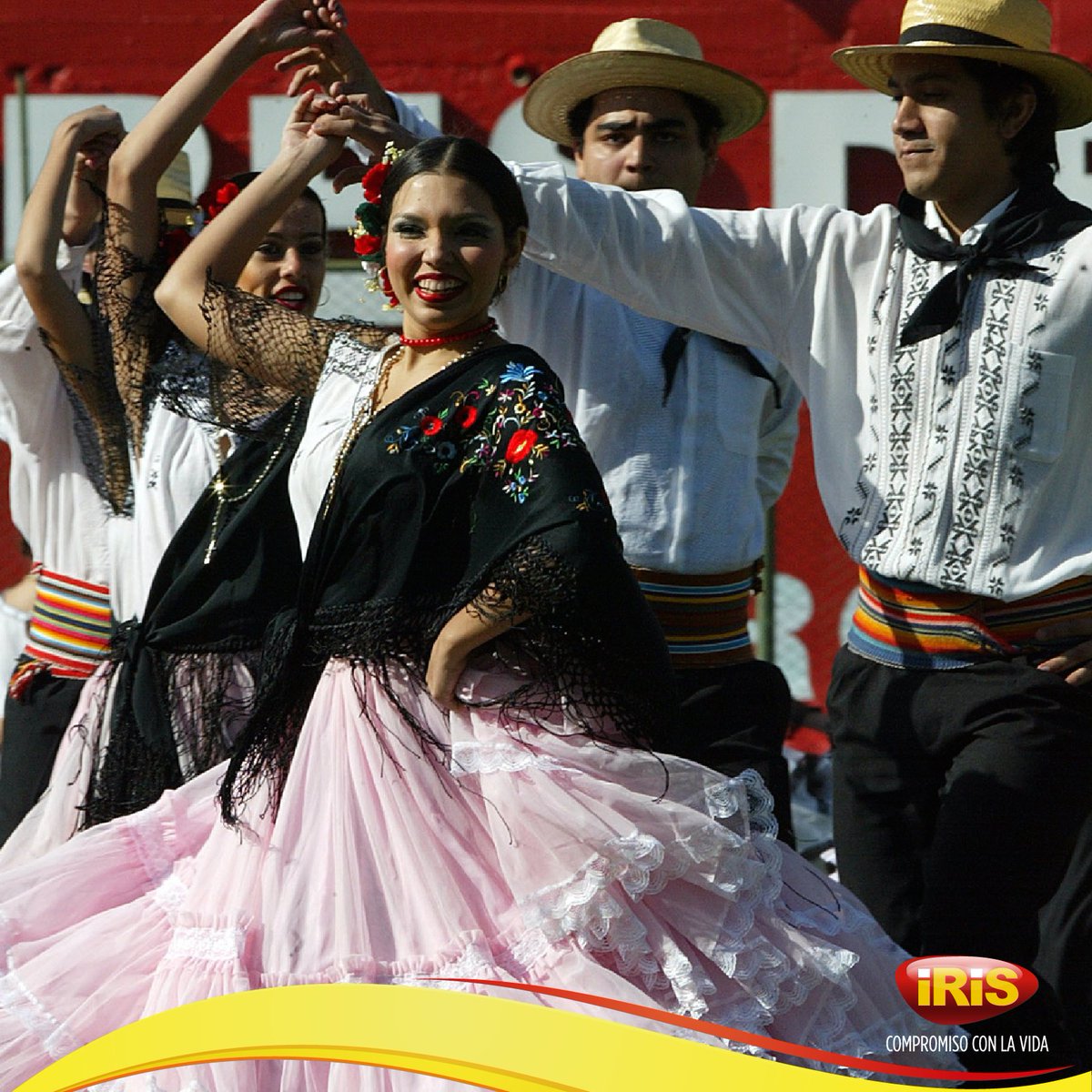 irisparaguay's tweet photo. Feliz día del Folklore, caracteriza a nuestro folklore paraguayo la bella y colorida danza ¡Jahayhu ñane retã! https://t.co/ubqLK0xLD1