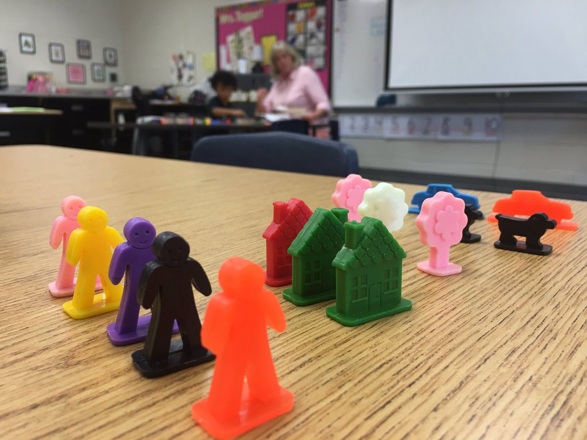 Kindergarten students sorting objects today. By shape or color? @Buffaloes_SMSD