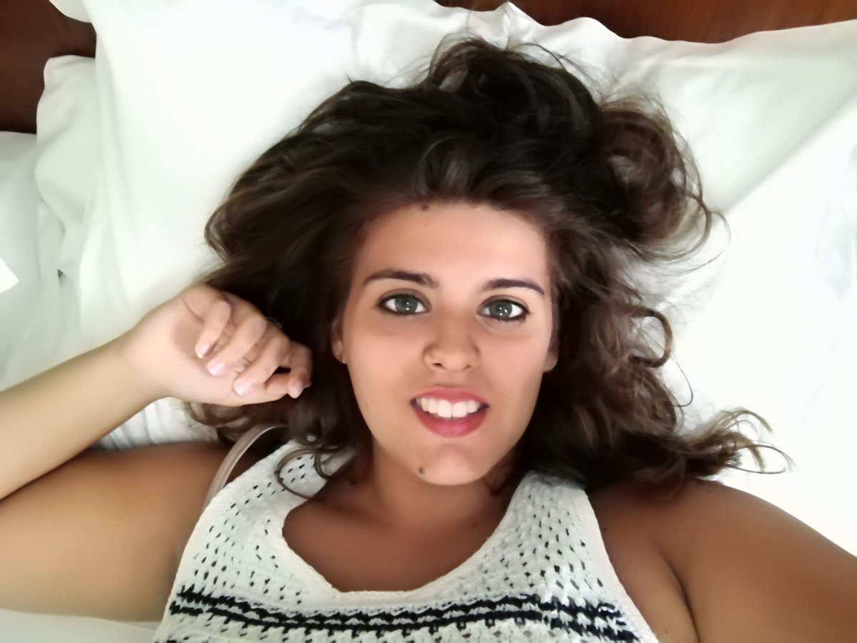 ainhoa_hernandz's tweet photo. Olvidate de como debes ser y disfruta de como eres...😎 https://t.co/qp1hPl7W69