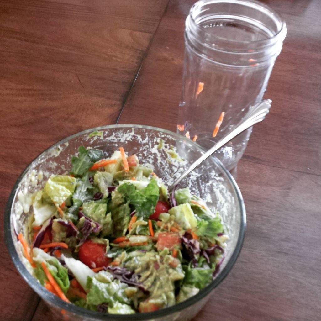 ThisShaneParks's tweet photo. Guacamole and salad, getting my greens in.

#thisshaneparks #rawvegansofig #vegansofig #ca… https://t.co/m7lT7gHMgP https://t.co/2PkKf4yeVd