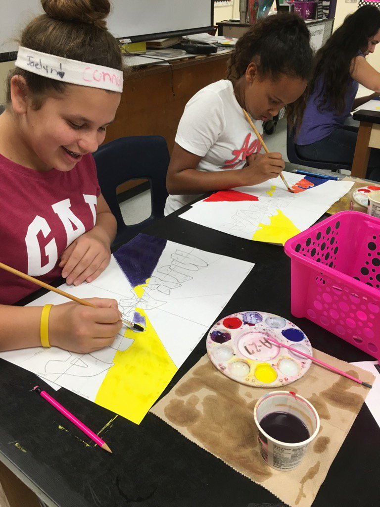 mrsCoach14's tweet photo. Painting color wheels @RBStewartMS https://t.co/XysMf71KTz