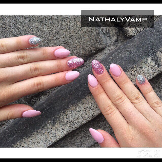 NathalyVamp's tweet photo. PowderPink Nails
#powderpink #gelnails #gelnagel #glitter #silber https://t.co/L94pCUdmlc