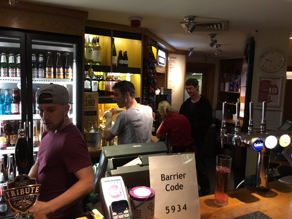 Flagstaff_BF's tweet photo. Team Party! #Thanks #OneTeam #cocktails #training #pizza @seanquirke1888 @SpencerGraydon @amylou8725 https://t.co/dVpabtSCM6