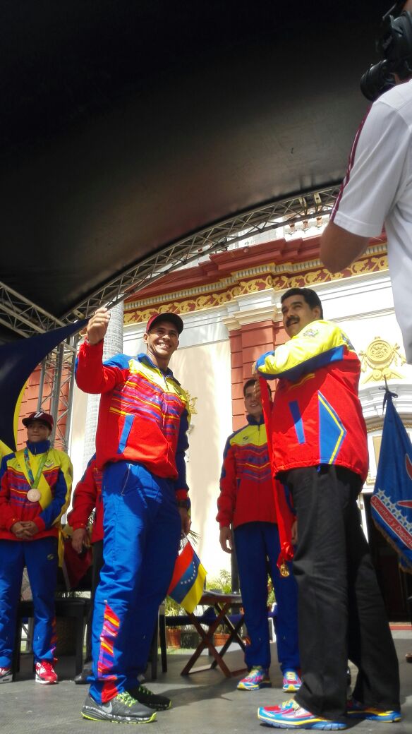 #Foto| Así fue la condecoración Orden Francisco de Miranda en su primera clase a la #GeneracionDeOroEsPatria 🇻🇪🎖🇻🇪