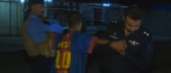 diarioas's tweet image. Detenido un niño con explosivos bajo una camiseta de Messi ver.as/0vit51
