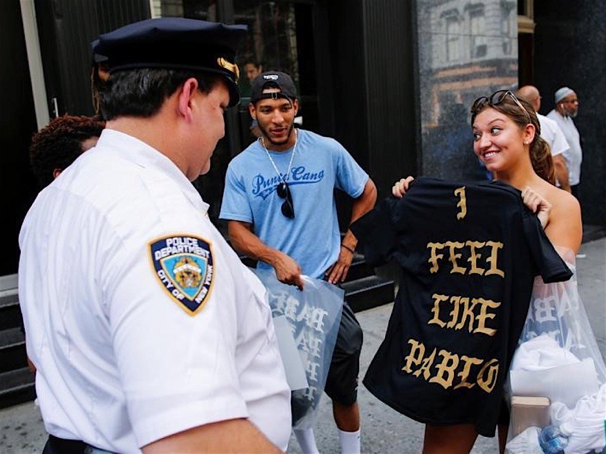 socialitelife's tweet photo. .@kanyewest and his #PabloPopUp shops brought out a TON of fans this weekend: https://t.co/fUoNaM0mdE https://t.co/Y28GgWBij5