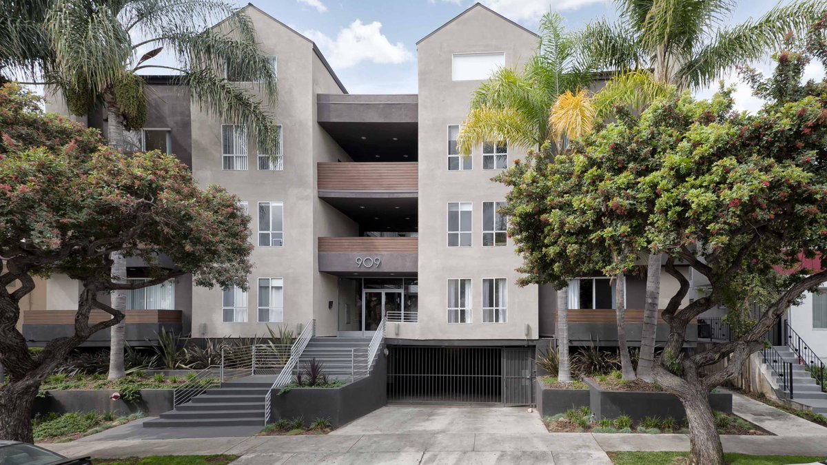 TURNTAS's tweet photo. Exterior Renovation in West Hollywood.
Don't forget to check out our new website at https://t.co/DRS7KbPTGn https://t.co/lIZaEZtFLu
