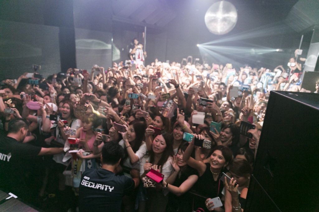 complex_MILLS's tweet photo. 8/21 PKCZ PARTY SNAP 01
バーバルさんHAPPY BIRTH DAY✨
#PKCZ #MILLS #VERBAL https://t.co/XcLEAULdPX