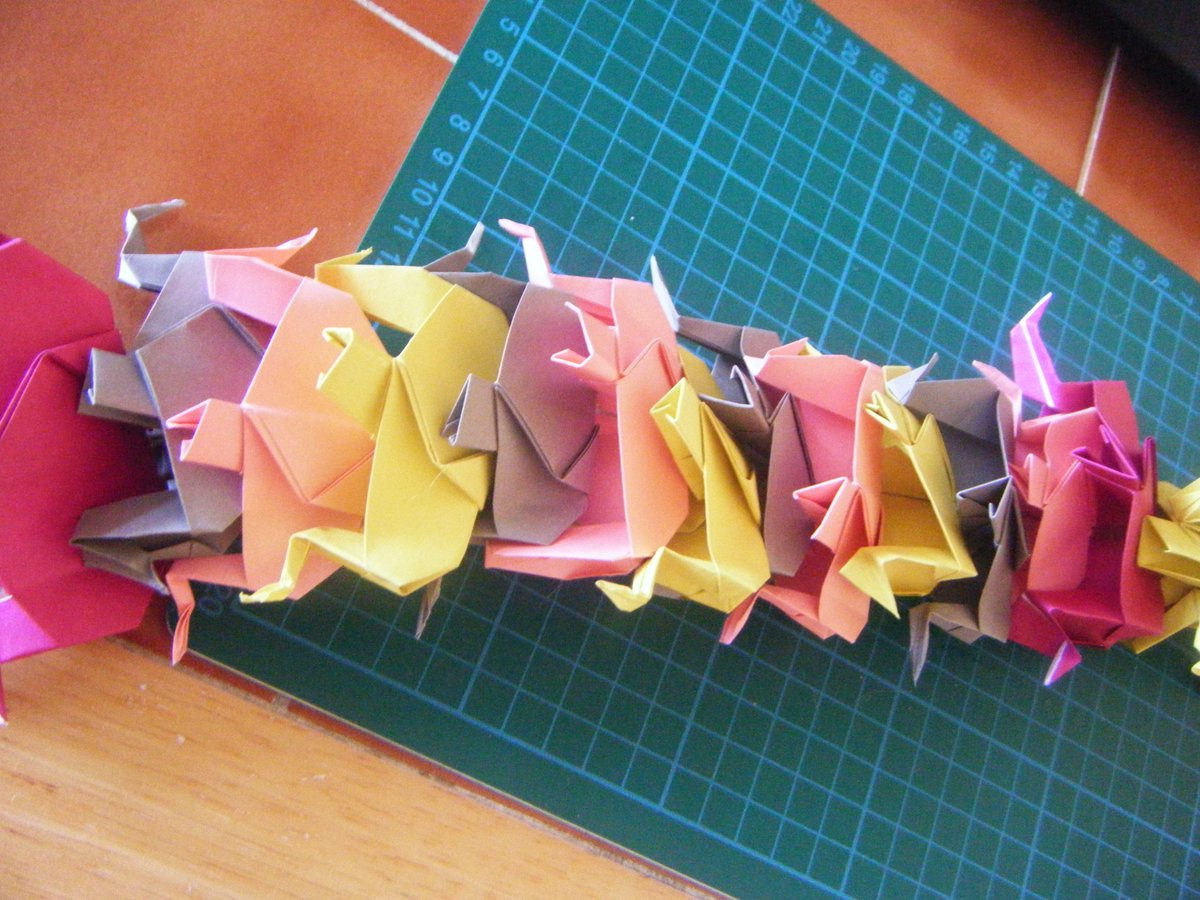 michasorigami1's tweet image. #elephantorigamichallenge #WorldRecord @BritishOrigami @OrigamiTopNews