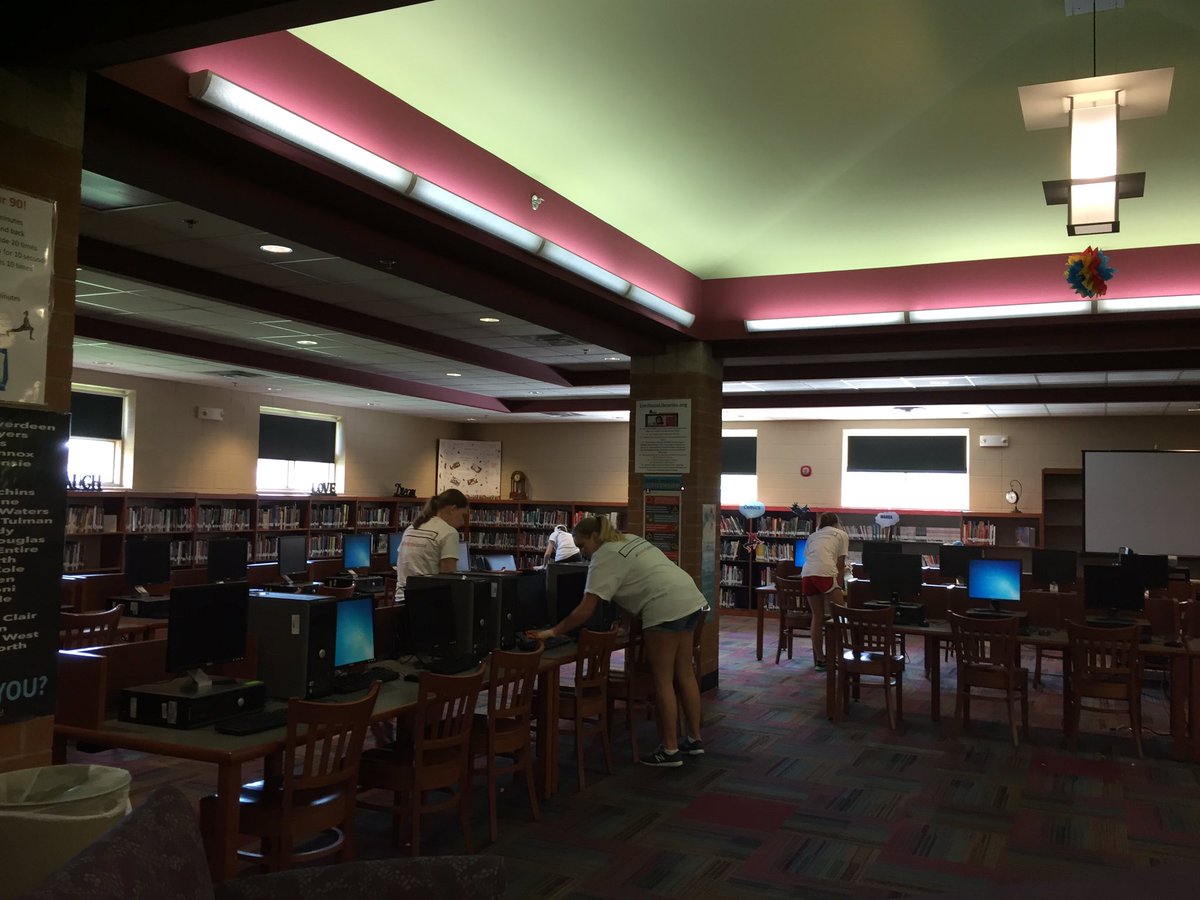 CaneRidgeHS's tweet image. Belmont Serve at CRHS &amp;amp; 1 is a CRHS Grad! THANK YOU! @BelmontUniv @MetroSchools @MyFutureMyWay