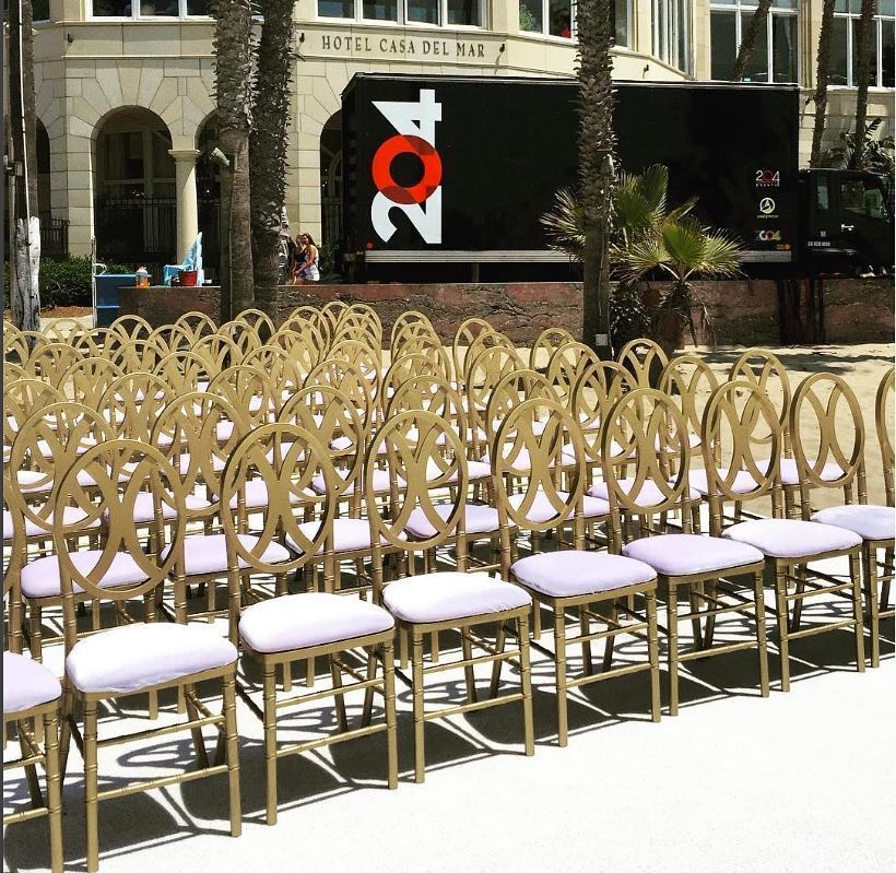 #regram <a href="/sira204/">Sira</a> - Our new #wimbledonchair making her #debut at <a href="/hotelcasadelmar/">HOTEL CASA DEL MAR</a> #chairs #ceremony #beachwedding <a href="/m/">Mika</a>…