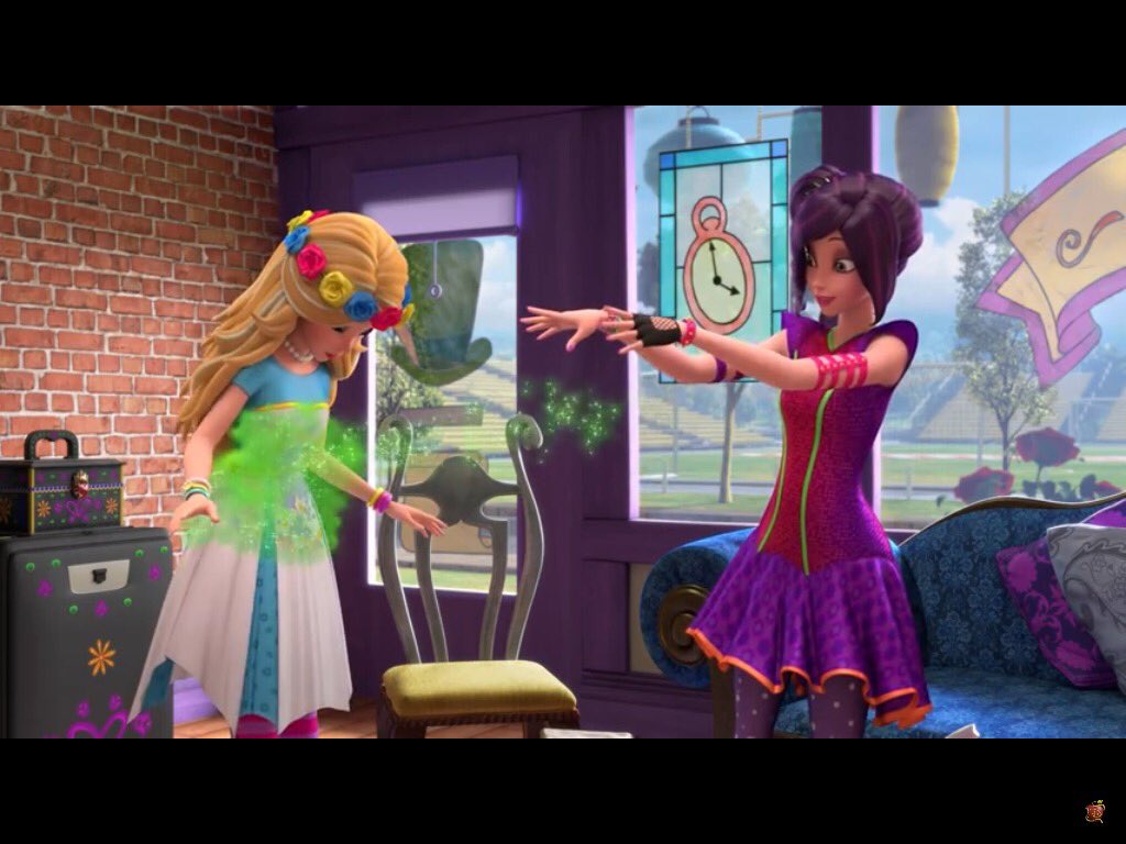 AuradonWicked's tweet photo. @RegalBeautyEvie @LiddellAlly she used her magic on the dress. "Dress, dress away form this mess rid this gown of + https://t.co/k2KoI8wMIY
