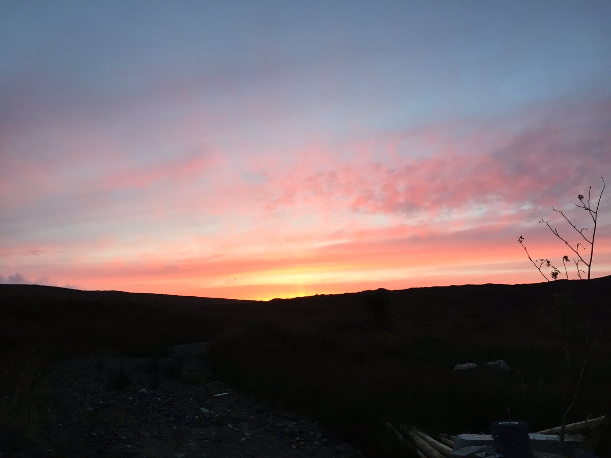 JamesSliabhLiag's tweet photo. Just wow #Donegal #donegalsunset https://t.co/EbS0saJxHE