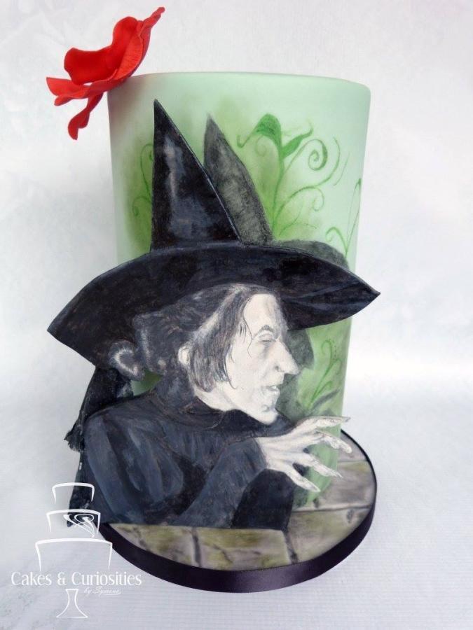 Poppies will put them to sleep! - CPC Oz Collaboration   ... cakesdecor.com/cakes/253497-p… #cake #cakedecorating