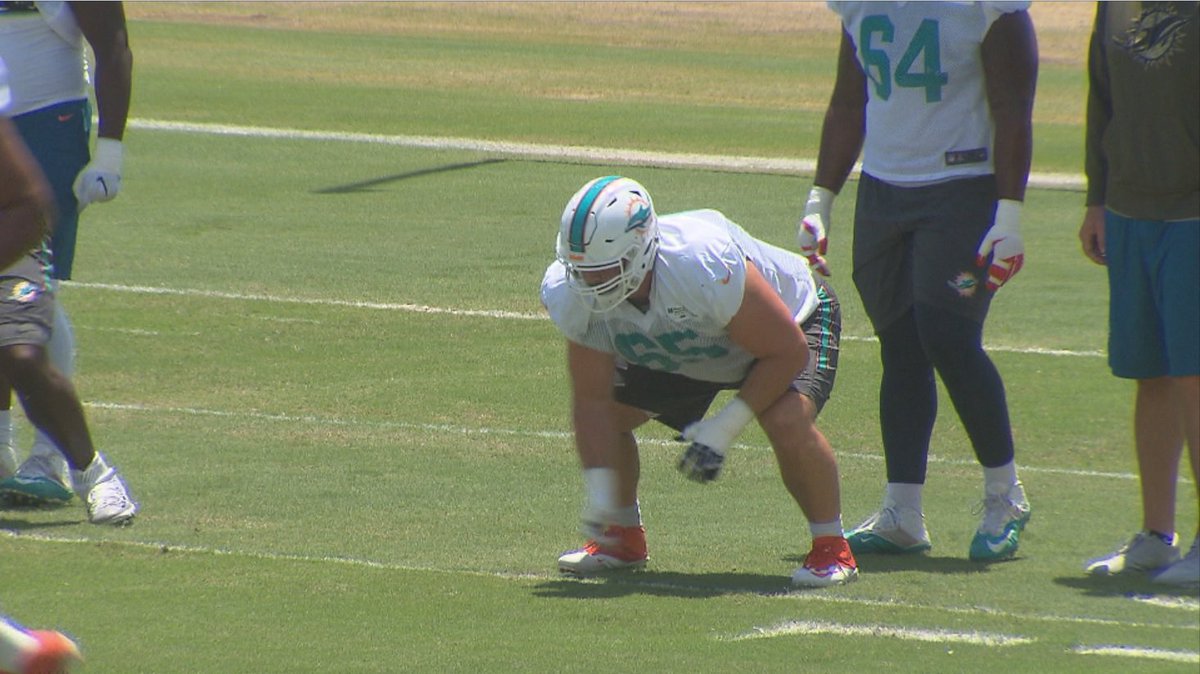 Steen prepares to step in at center for the Dolphins... bit.ly/2bKgxEF?utm_me… https://t.co/FFqxRTWIPj