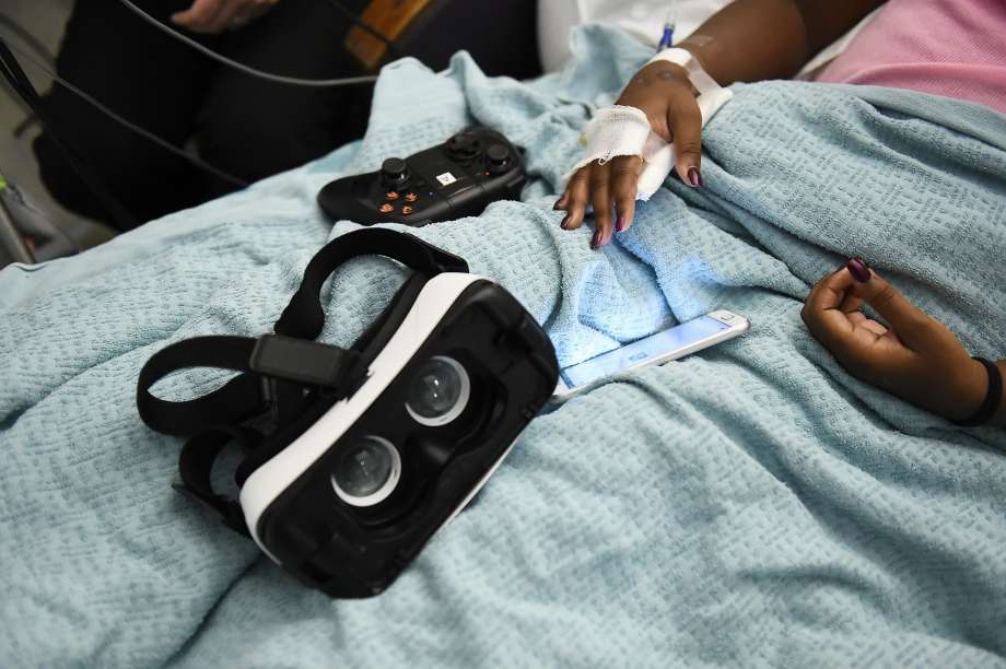 UCSFBenioffOAK's tweet photo. For children in pain, virtual reality offers dolphins and hope... great story about #kindVR: https://t.co/ZHXGOPecnc https://t.co/wEWlRVKCwz
