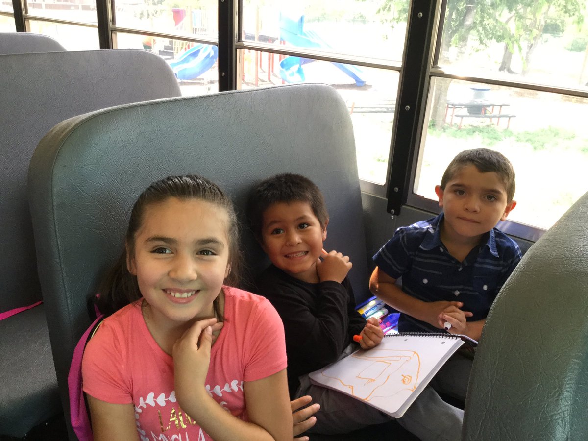 DVISD_HES's tweet photo. "The wheels on the bus go round and round".Great first day. Go Hawks! #DVISDfirstday https://t.co/g8wZDF9Fx1