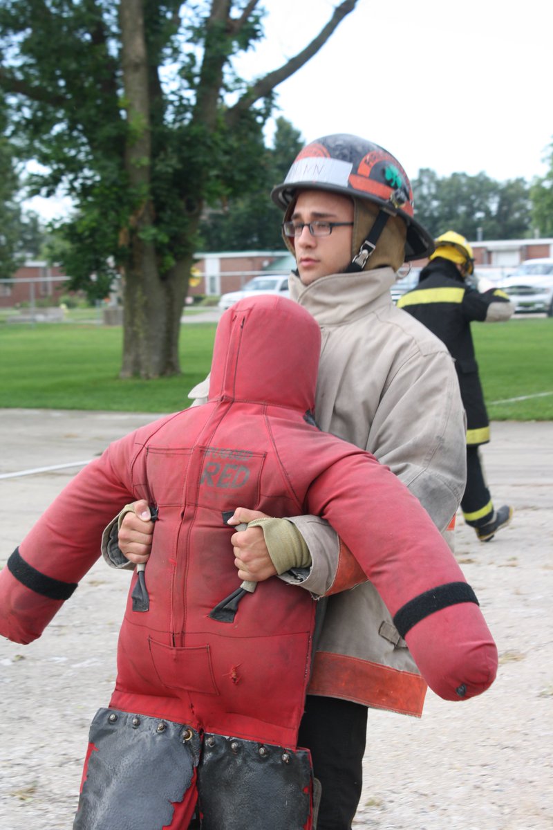 GAVC205's tweet photo. GAVC Fire Science students learning team work and safety https://t.co/G09WG2x9Vh