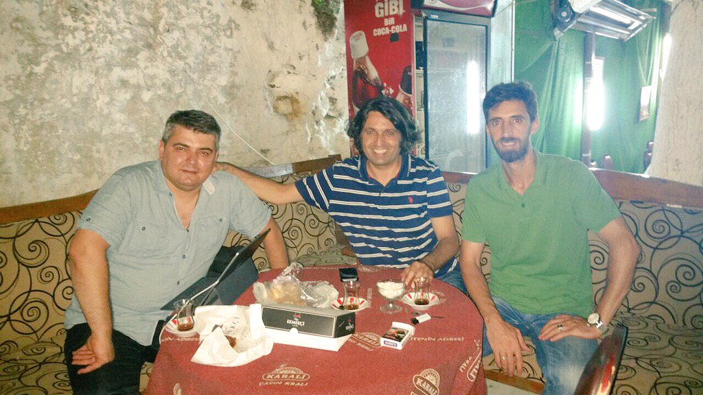 MitatYolcu's tweet photo. Aziz Istanbul'un yine güzel bir semtinde kadim dostum,kardeşim,gönülinsanı @bekir_kaplan ve Yakup ile güzel bir gece https://t.co/4VtFVldbsO