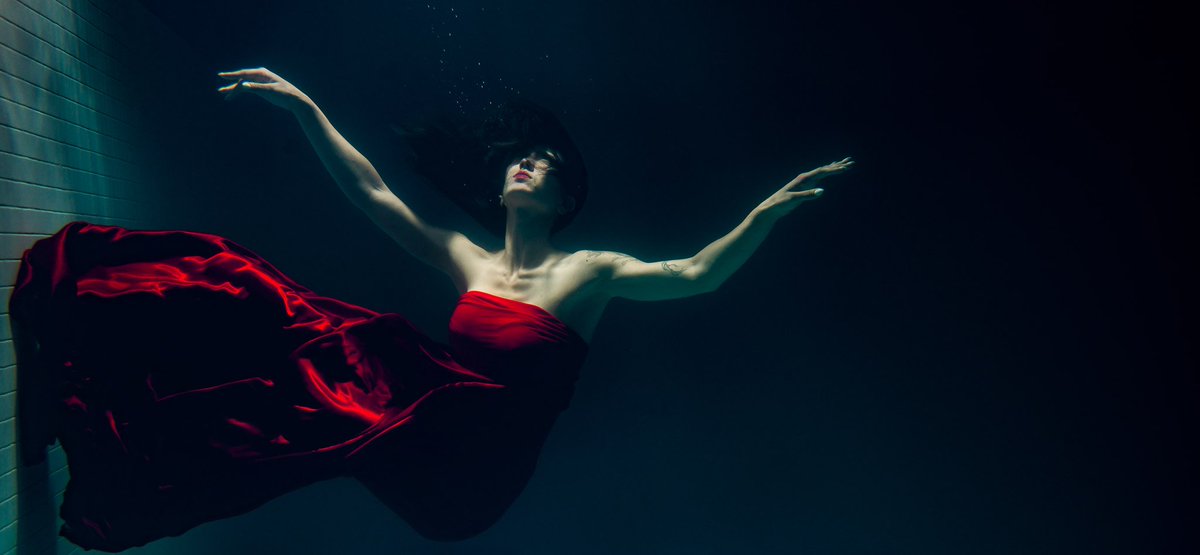 dachene's tweet photo. First Underwater photoshoot! Even harder than everyone says. 
https://t.co/EGEkMh2Sjm https://t.co/XlbXmSLLFs