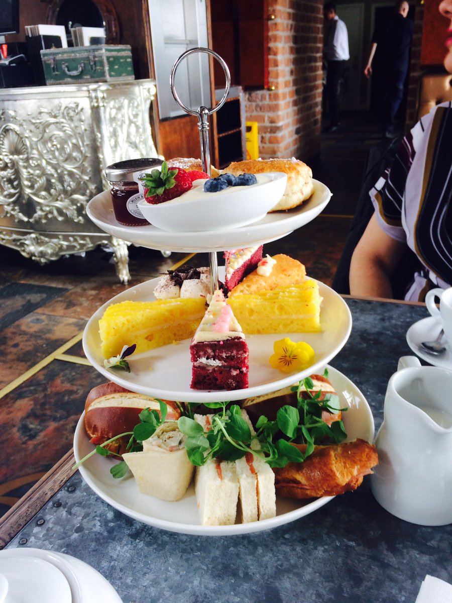 Rachie_Dodd's tweet photo. Lovely afternoon tea today at @CarpathiaLpool @30JamesSt 😃😊 https://t.co/jsp32ATmlX