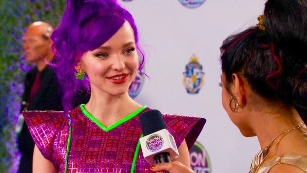 APRPGJordan's tweet image. #APRPG #NeonLightsBall #JordansBlueCarpetMinute @AuradonWicked 
m.youtube.com/watch?v=lbTtbl…