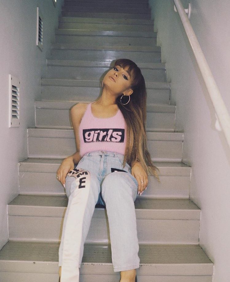 prettyghostin's tweet photo. goodBYE self esteem https://t.co/pAqJXeb99w