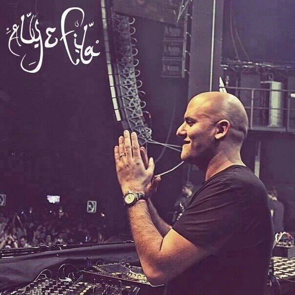 L0V3_Pretty's tweet photo. Thank brighten my life! Thank you 4 these emotions! Thanks 4 making my 💙 beat! is over @alyandfila 👈😍💋🎶
#FSOE458 😍🎶💙 https://t.co/YGtGY2Aa6h