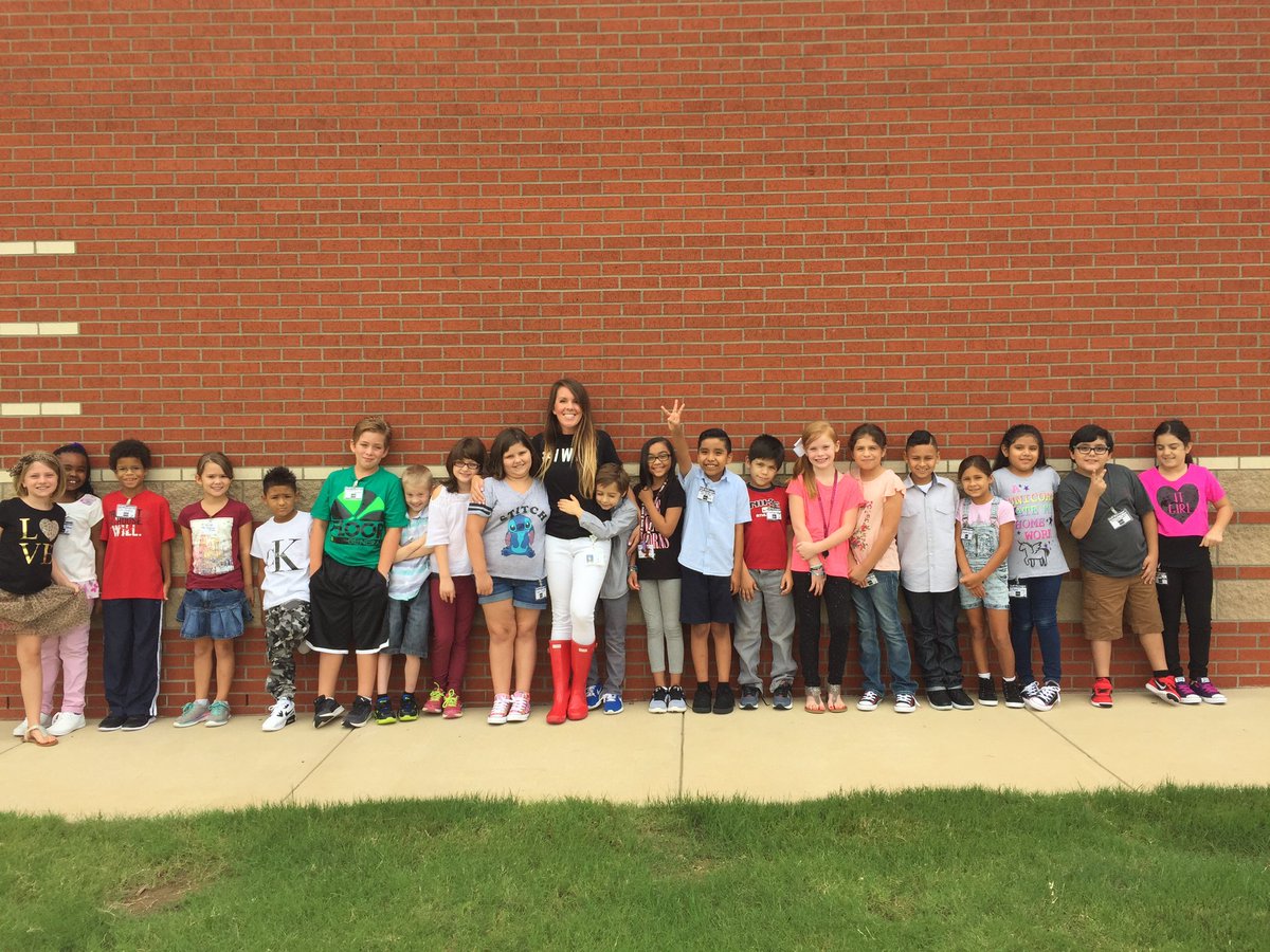 SiglerStars3rd's tweet image. Ms. Rieke wants to #celebrateMonday because this class rocks! #siglerlearns #firstdayof3rdgrade #IWILL