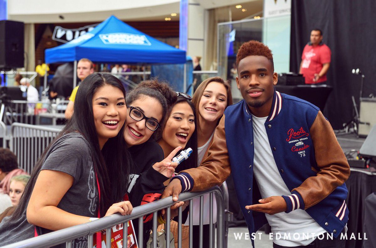 DevoDLive's tweet photo. VLOG out now #TeamDevo #WemFest https://t.co/Y5W46JfP5u #rt https://t.co/1AoEJjprSF